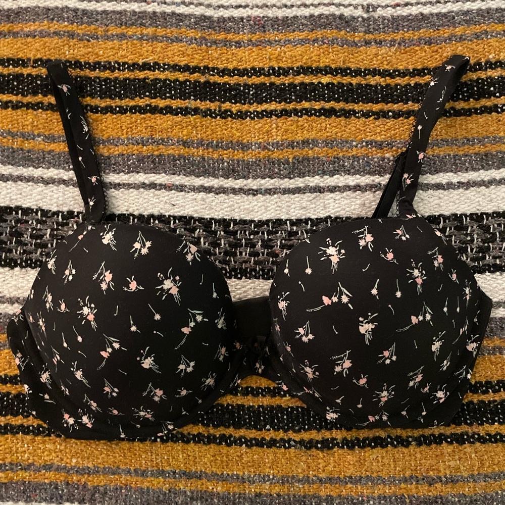 Victoria’s Secret Body by Victoria bra 34DD